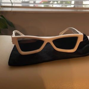 The glasses are in perfect shape..! ORIGINAL